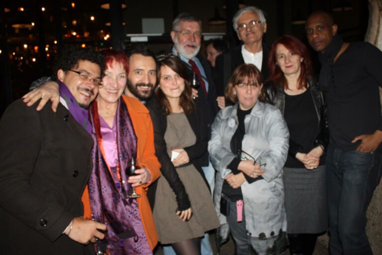 Le réalisateur Dušan Hanák entouré de festivaliers lors de son invitation d’honneur au festival L’Europe autour de l’Europe en 2011.