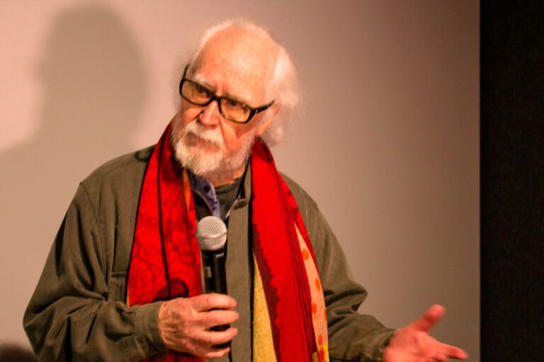 Le réalisateur danois Henning Carlsen s’exprimant lors de sa présentation en tant qu’invité d’honneur du festival L’Europe autour de l’Europe en 2013.