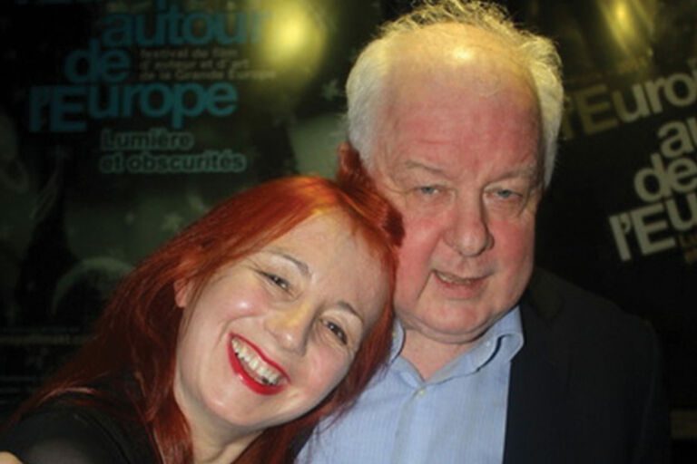 Jim Sheridan, réalisateur irlandais, invité d’honneur du festival L’Europe autour de l’Europe en 2014, pose avec le sourire.