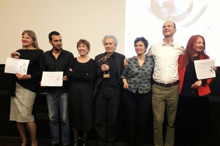 Gérard Courant, directeur de la photographie français, avec l’équipe des lauréats du festival L’Europe autour de l’Europe